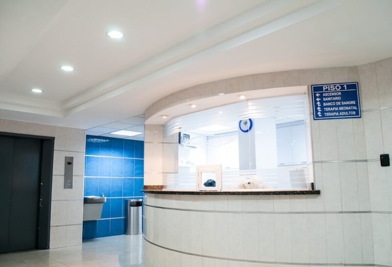 Healthcare & Hospital Security: Managing Patient Queues & Emergency De-escalation